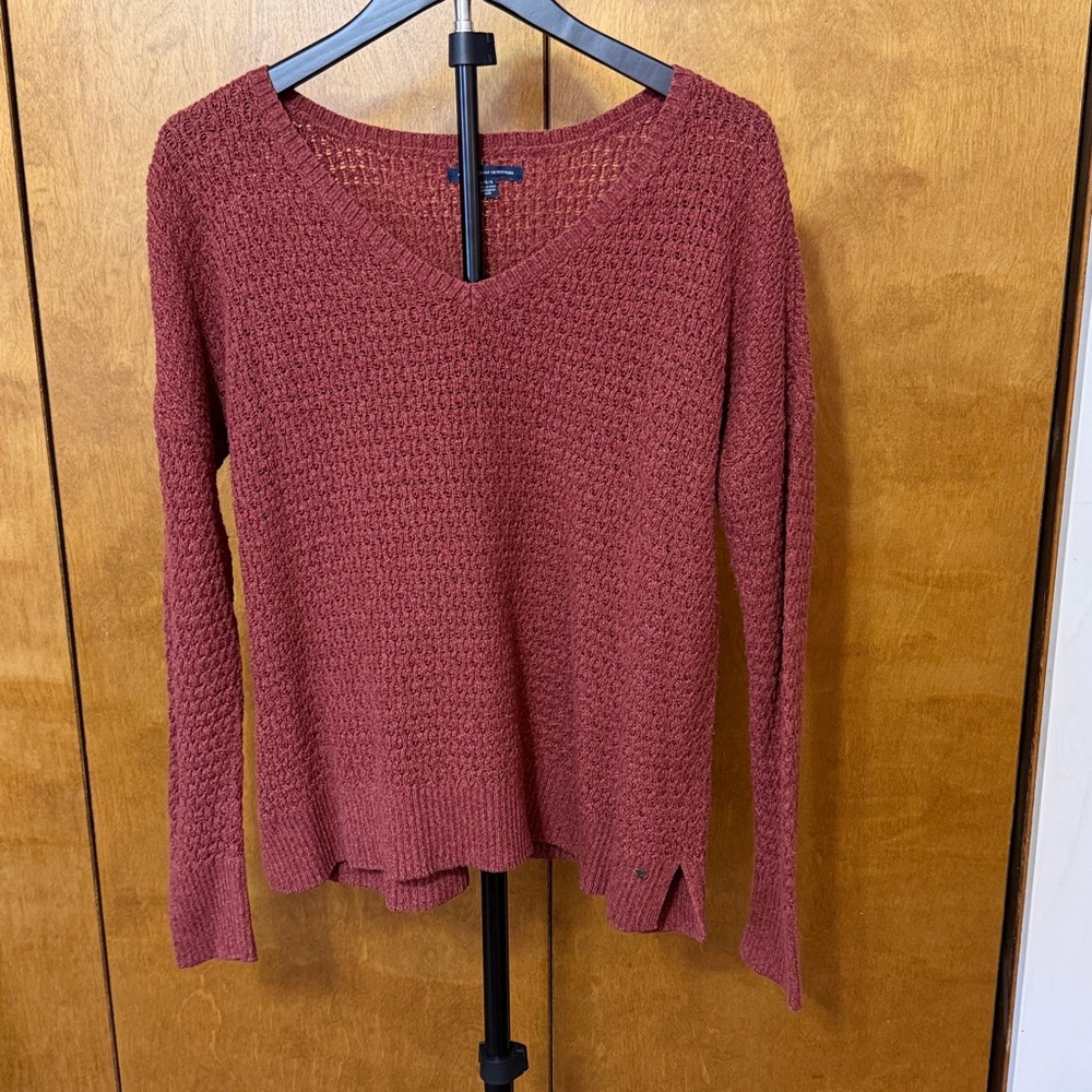 American Eagle Cozy Rust V-Neck Sweater. Lg